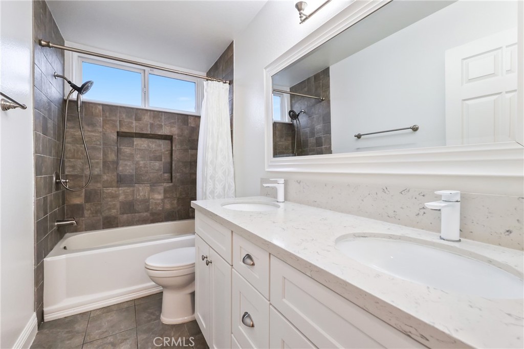 MLS #OC25282330 image #16