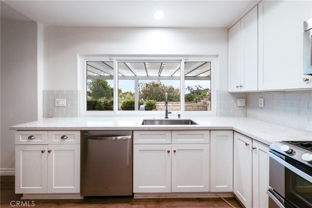 MLS #OC25282330 image #5