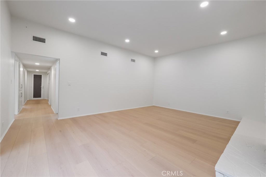 MLS #OC25282468 image #1