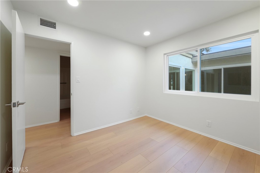 MLS #OC25282468 image #10