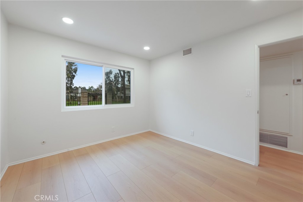 MLS #OC25282468 image #13