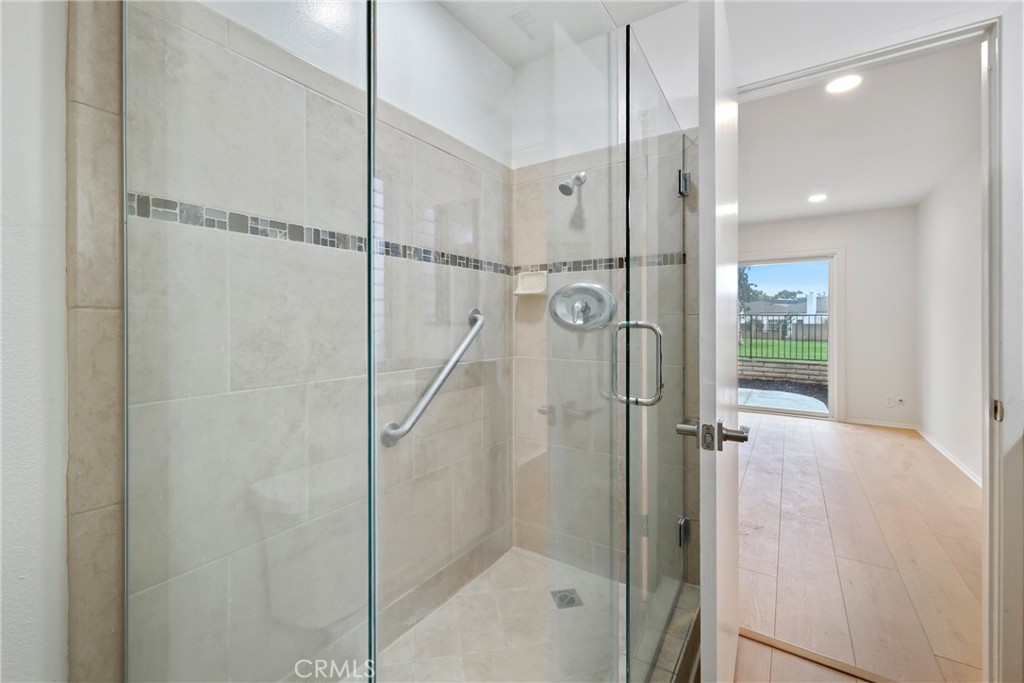 MLS #OC25282468 image #9