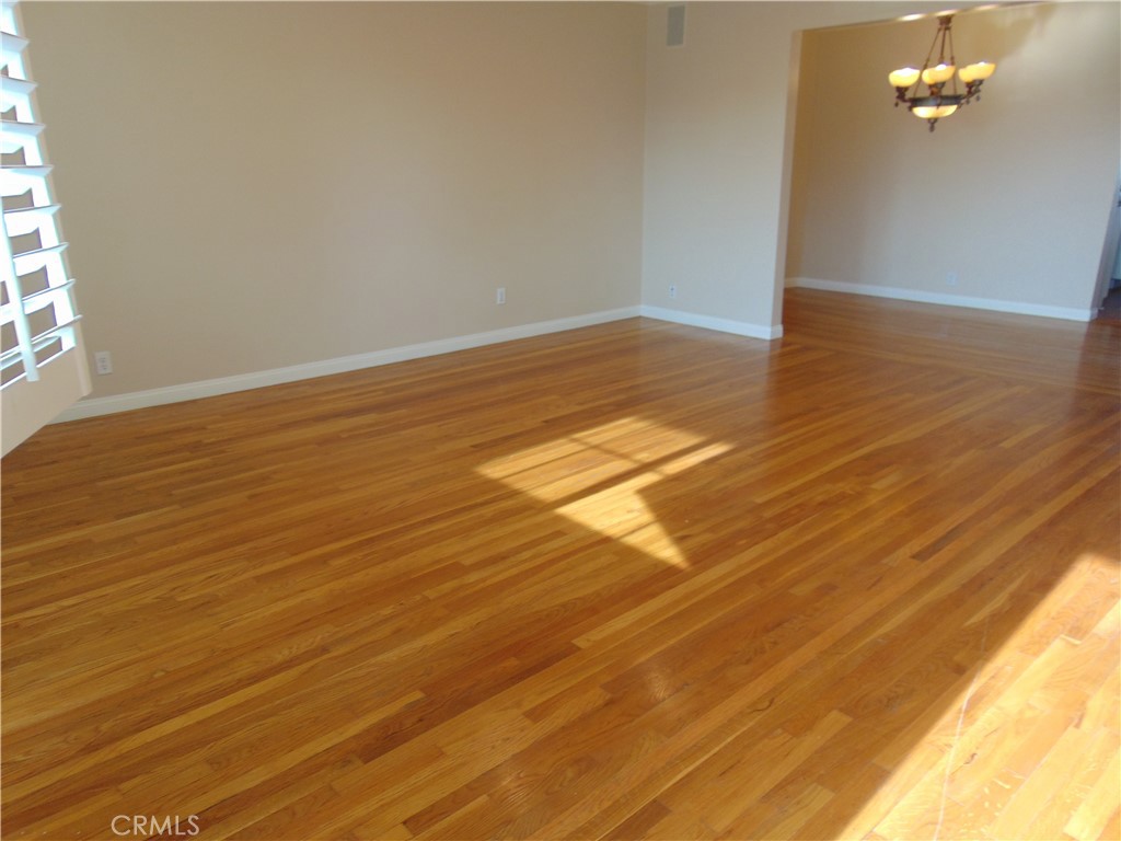 MLS #OC25282507 image #3