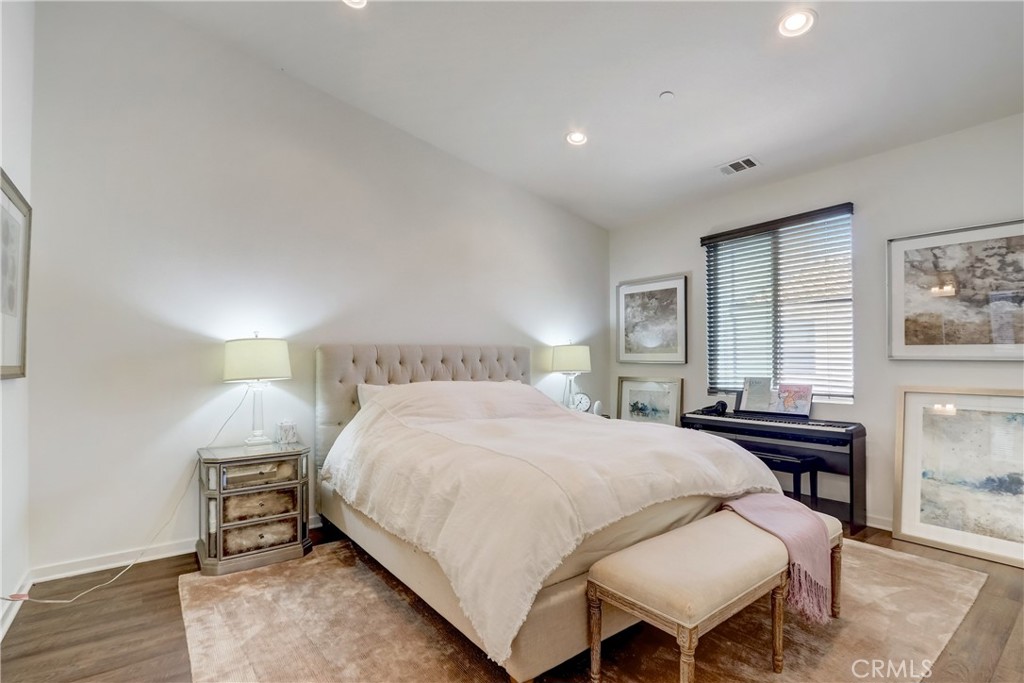 MLS #OC25282518 image #10