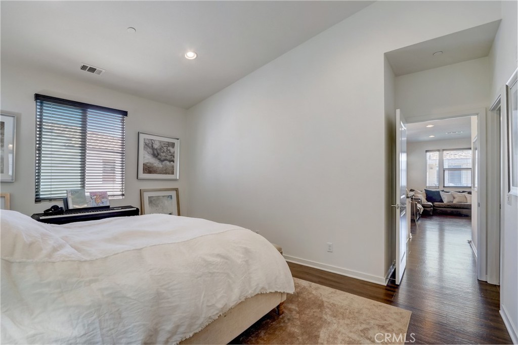 MLS #OC25282518 image #11