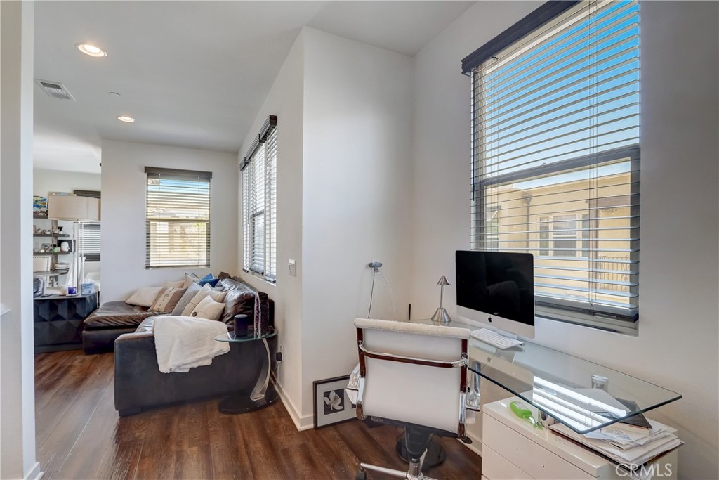 MLS #OC25282518 image #15