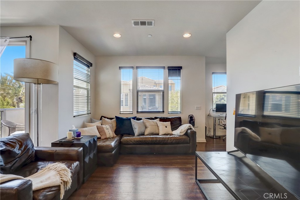 MLS #OC25282518 image #4