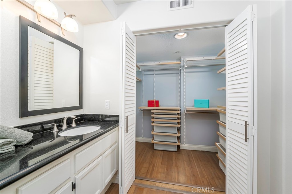 MLS #OC26001488 image #23