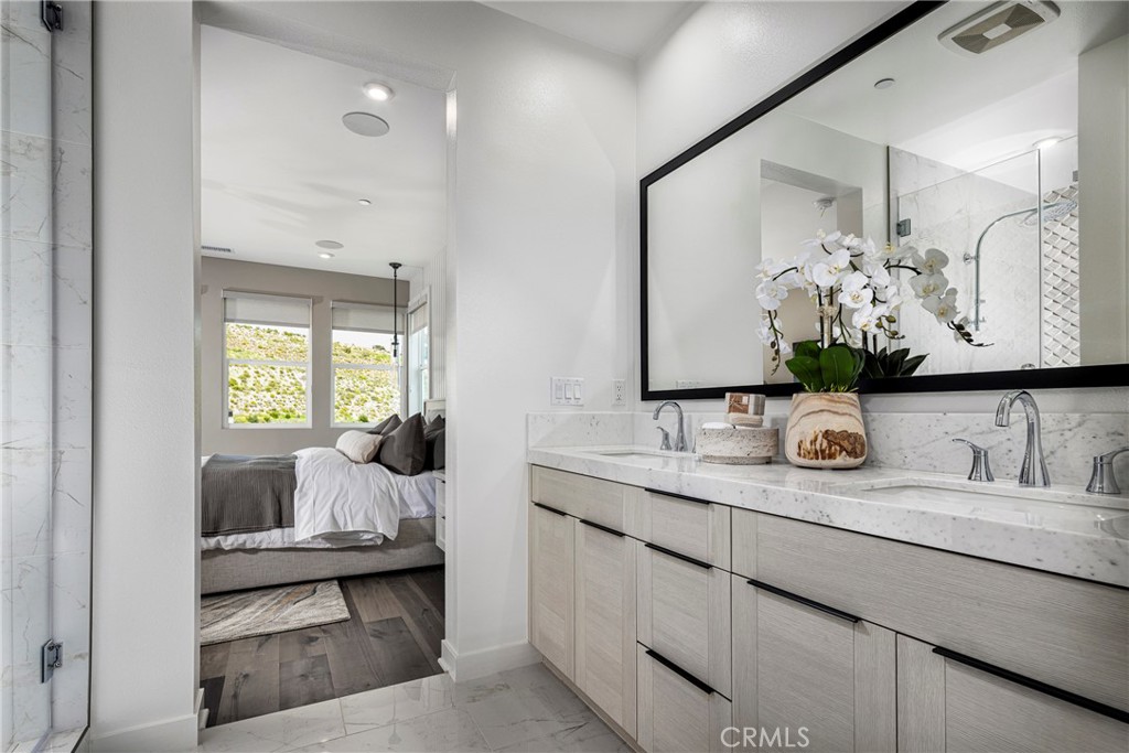 MLS #OC26001883 image #6