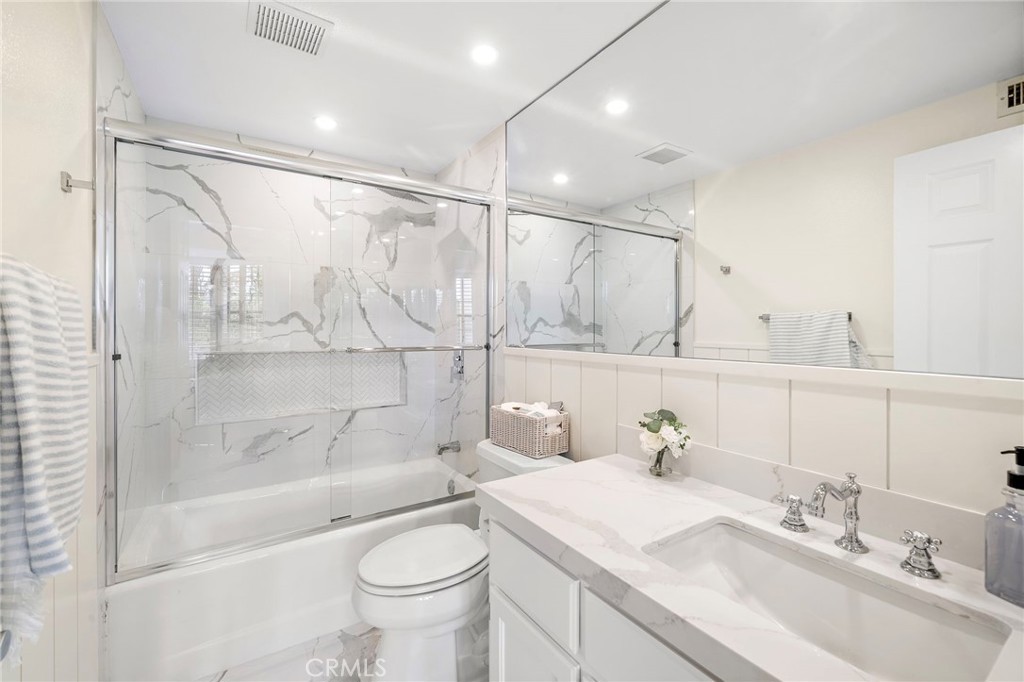 MLS #OC26004829 image #38