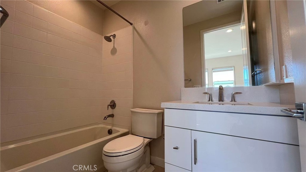 MLS #OC26005283 image #11