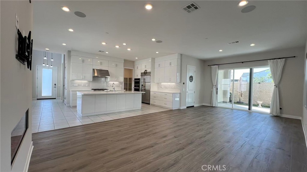 MLS #OC26005283 image #3