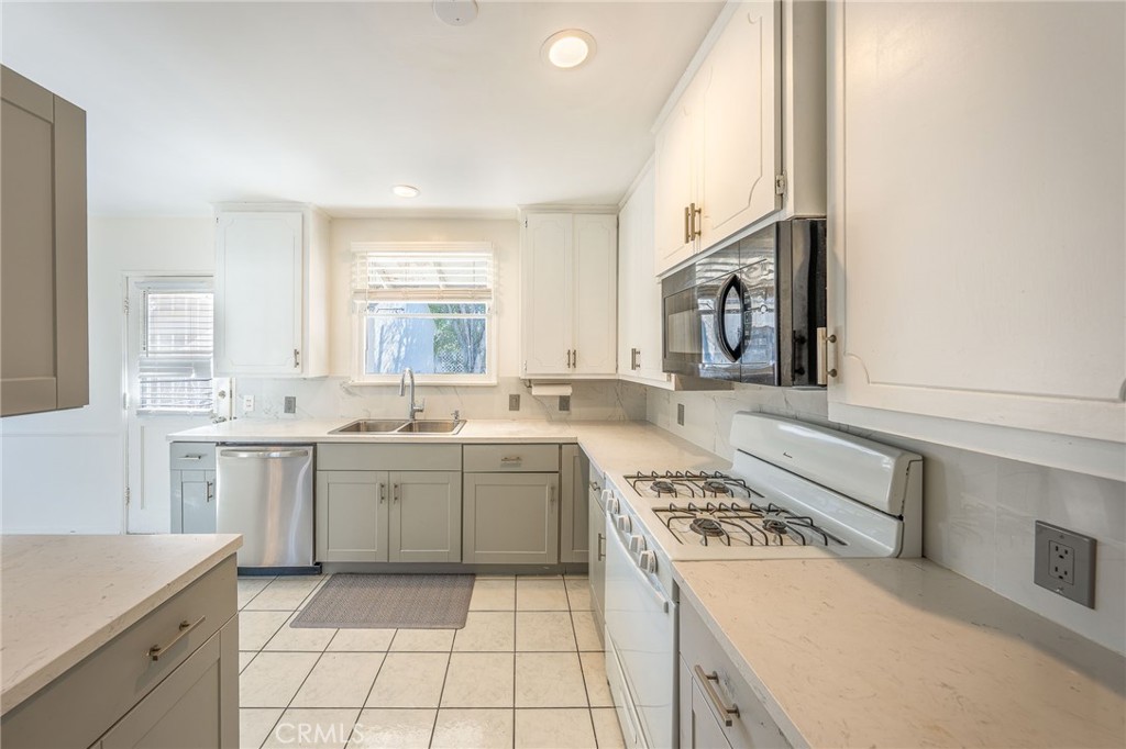 MLS #OC26006258 image #7