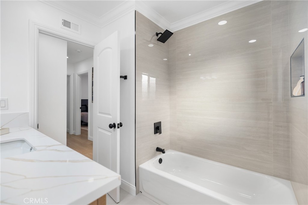 MLS #OC26006335 image #19