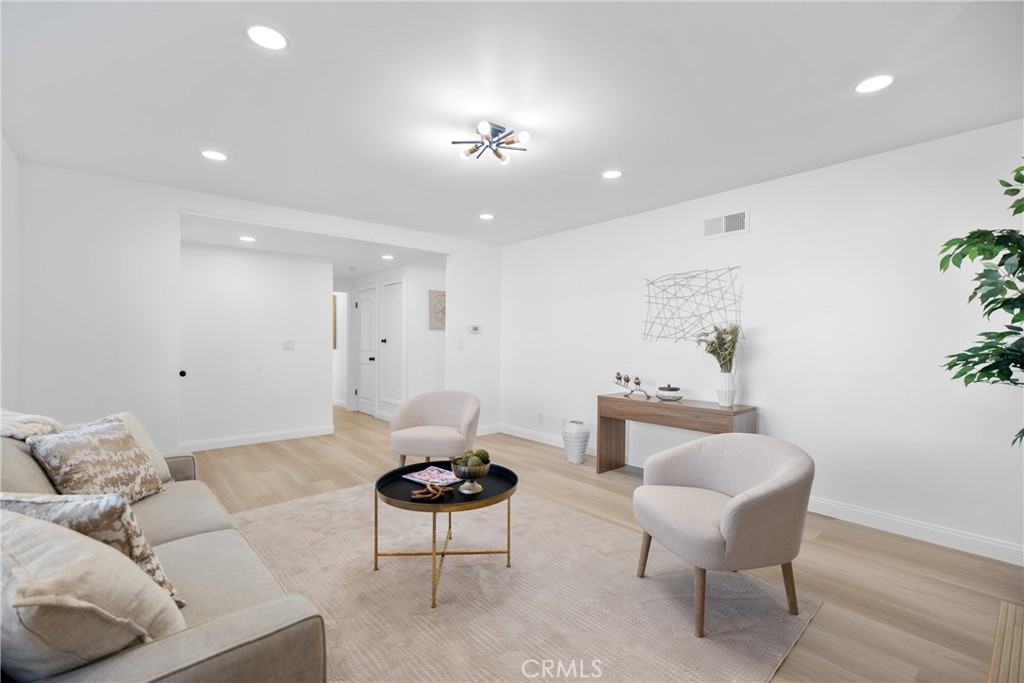 MLS #OC26006335 image #6