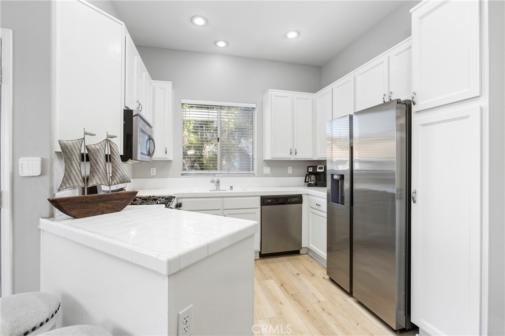 MLS #OC26006375 image #1