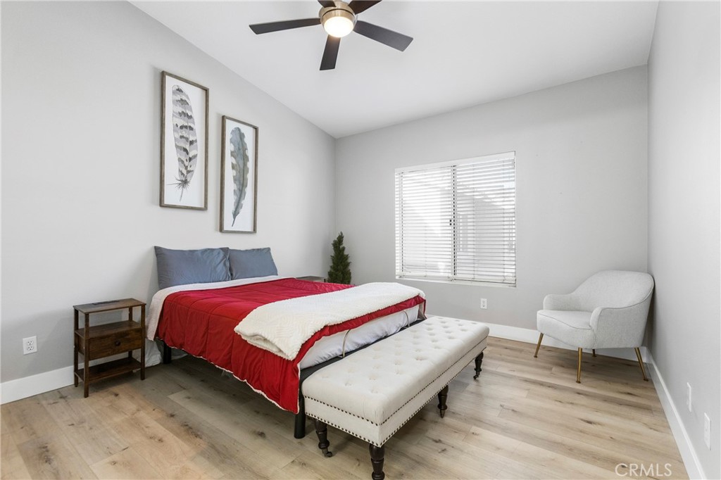 MLS #OC26006375 image #9