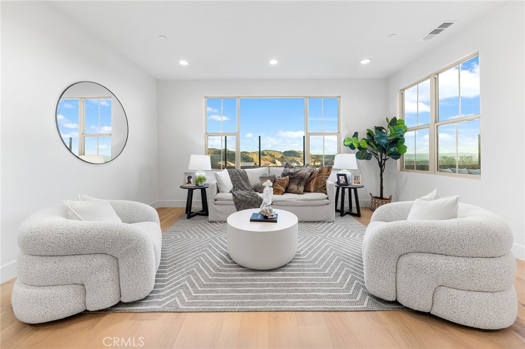 MLS #OC26006389 image #10