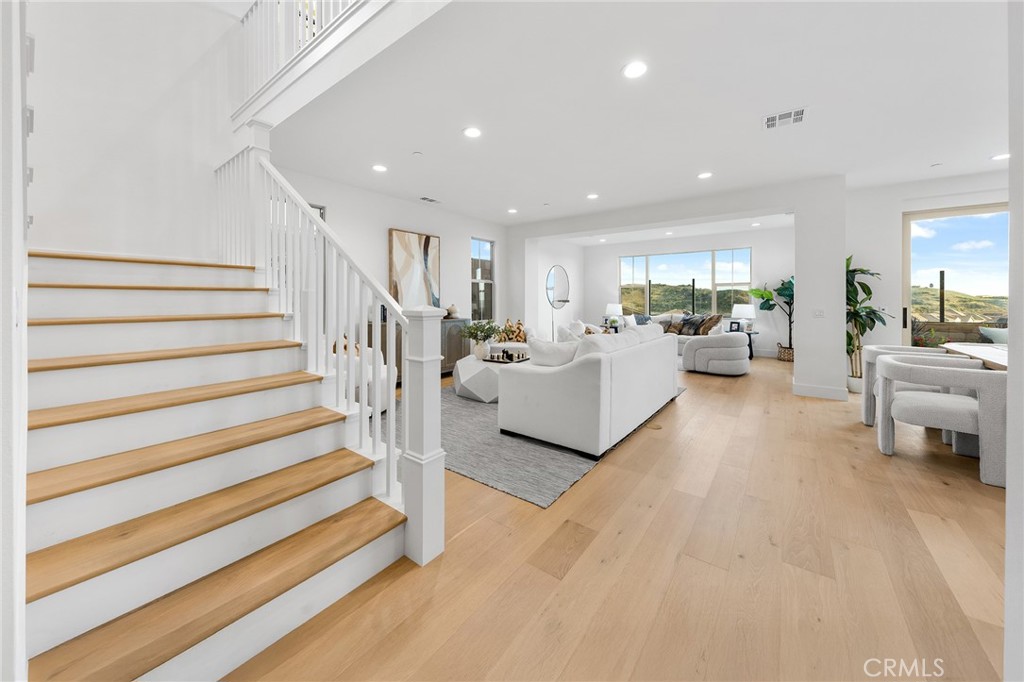 MLS #OC26006389 image #4