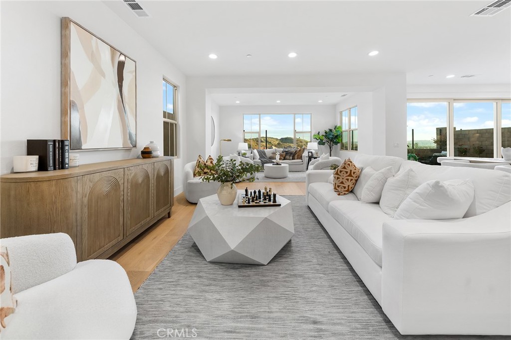 MLS #OC26006389 image #7