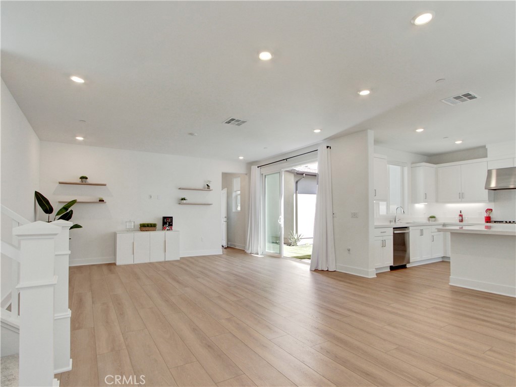 MLS #OC26006633 image #4