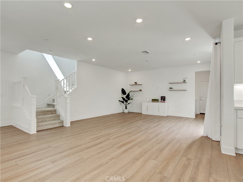 MLS #OC26006633 image #5