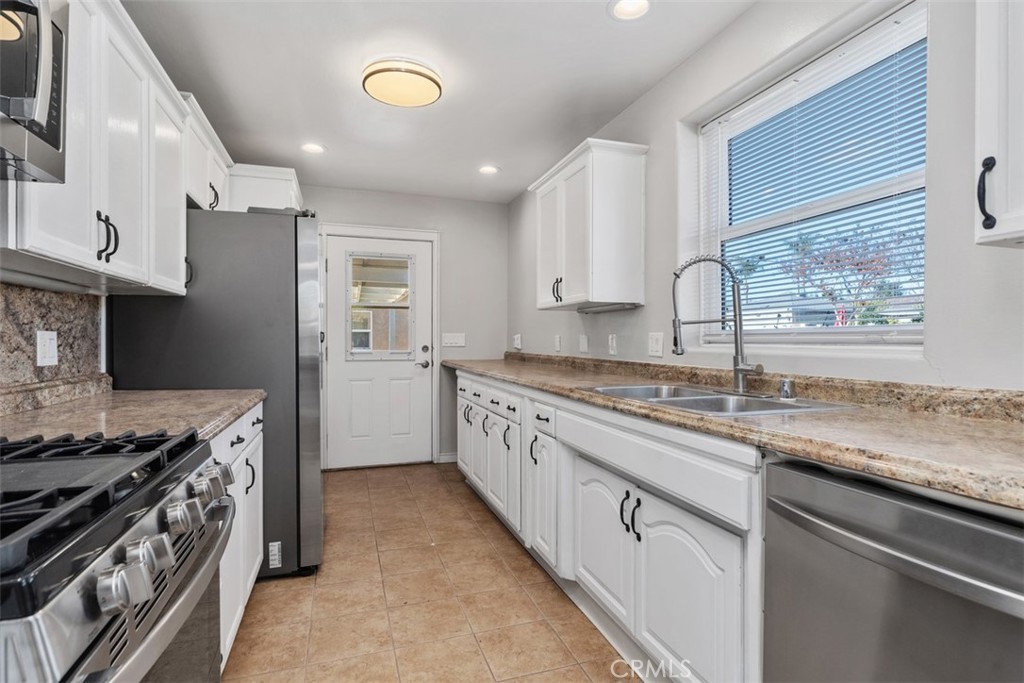 MLS #OC26006830 image #11