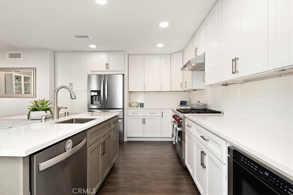 MLS #OC26007828 image #10