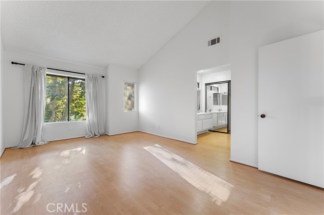 MLS #OC25237989 image #9