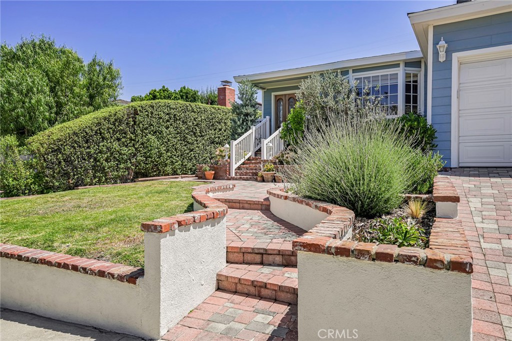 MLS #PV25186822 image #1