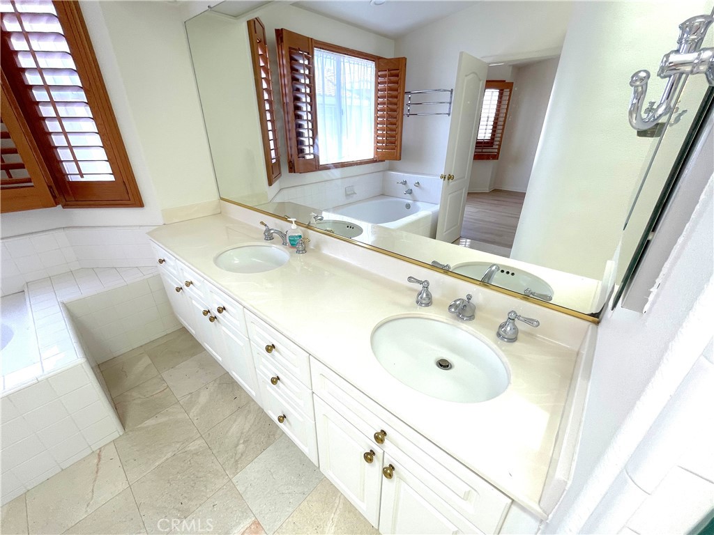 MLS #PV25189436 image #13