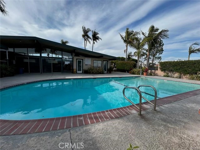 MLS #PV25220463 image #1