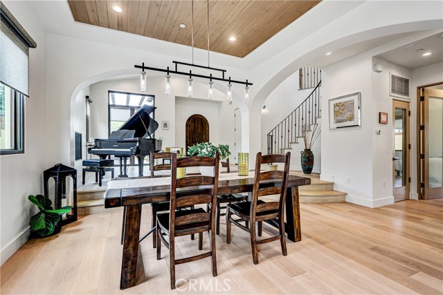 MLS #PV25229433 image #1