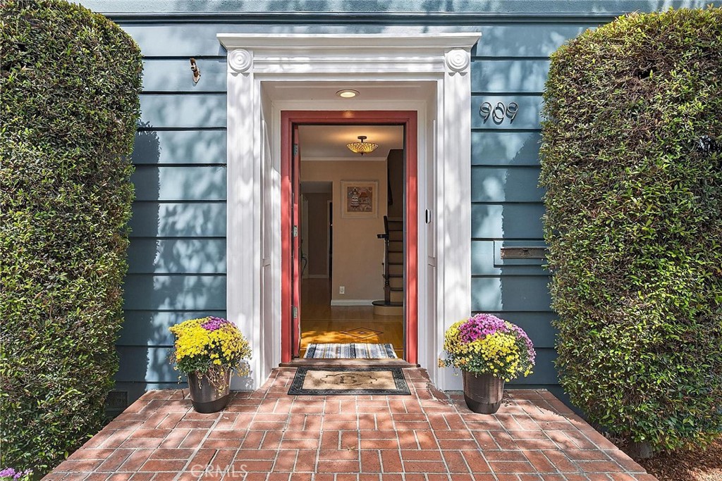 MLS #PV25233849 image #1