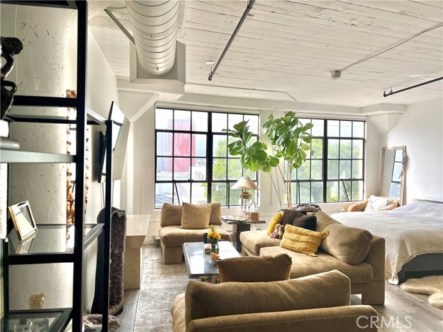 MLS #PV25236897 image #1