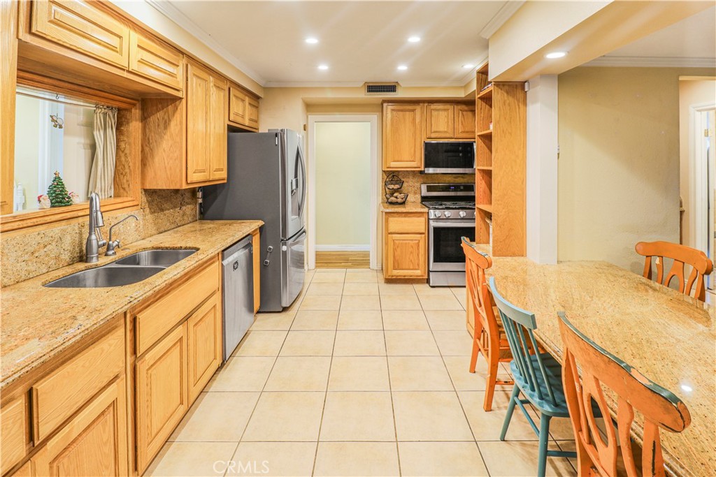 MLS #PV25272547 image #2