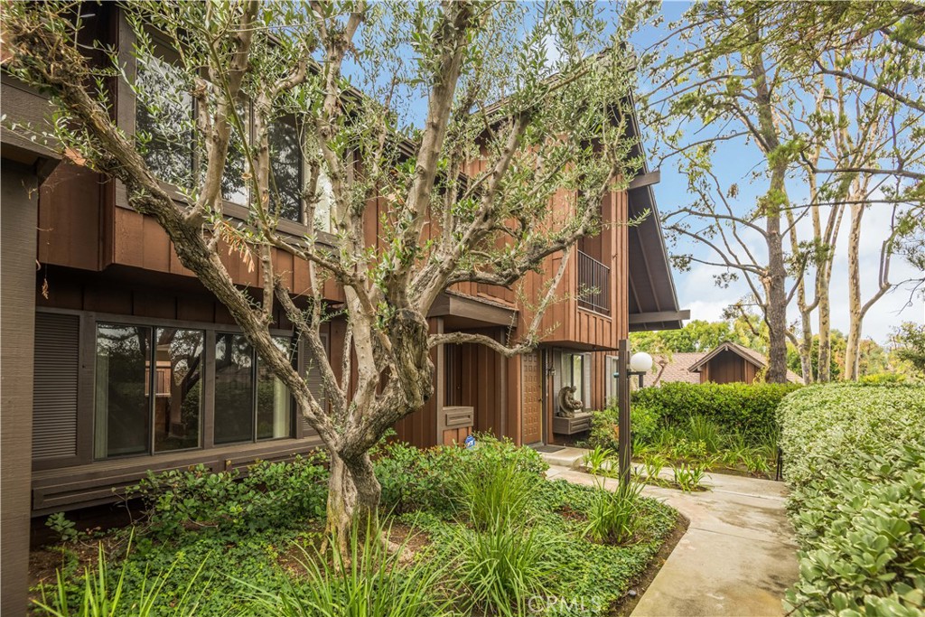 MLS #PV25272802 image #2