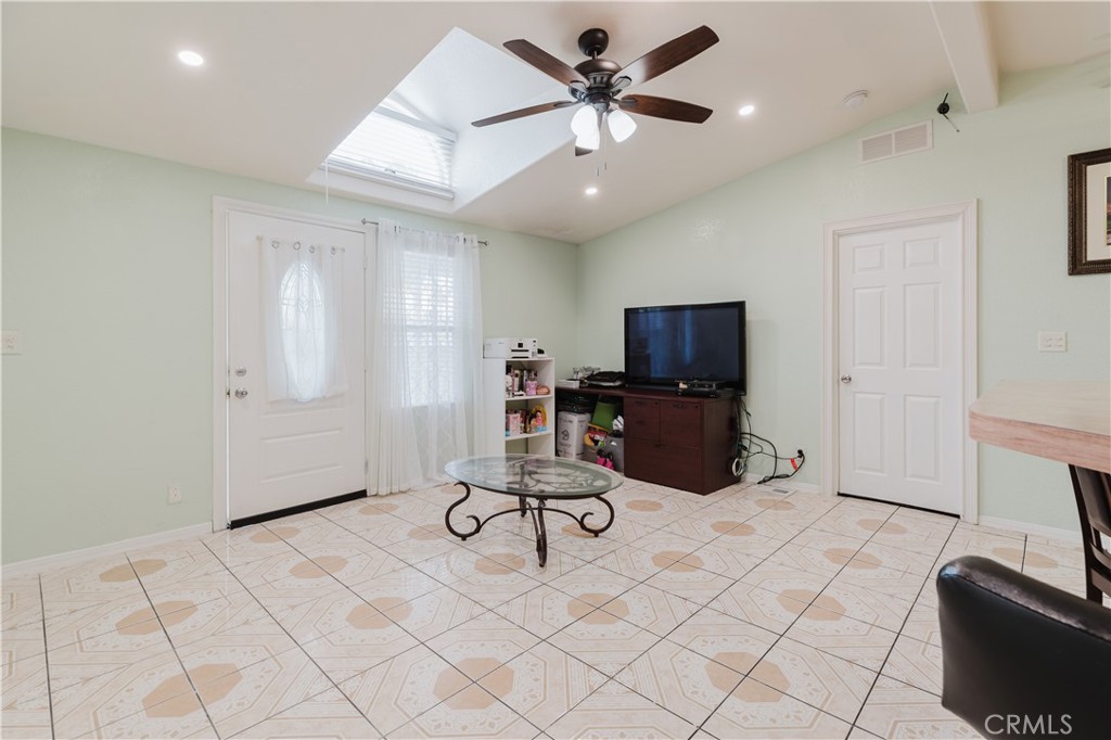 MLS #PW25077356 image #4