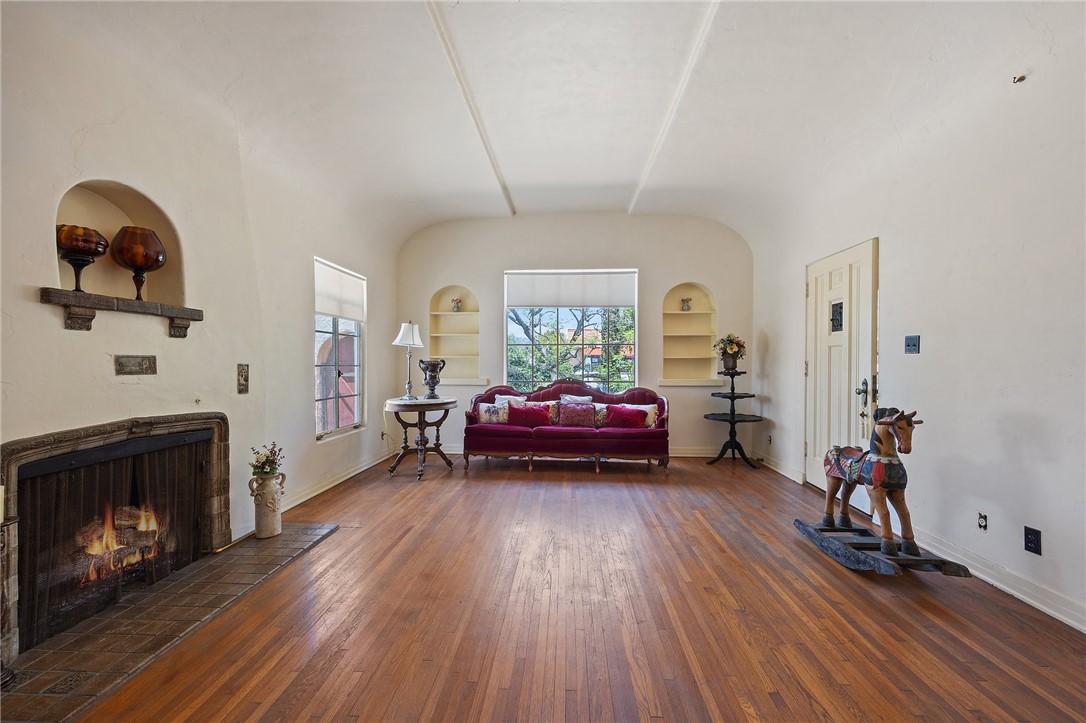 MLS #PW25105663 image #2