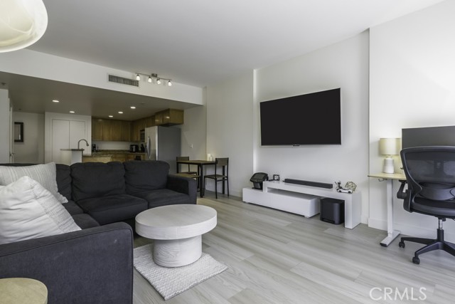 MLS #PW25155209 image #1