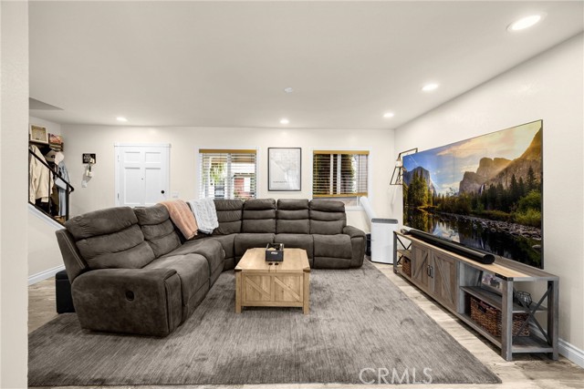 MLS #PW25162162 image #0