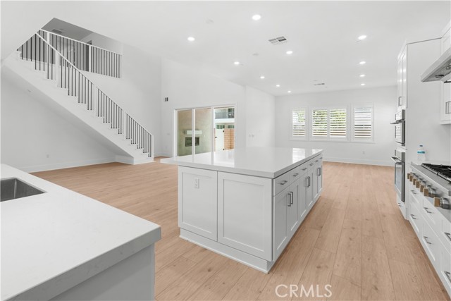 MLS #OC25182522 image #2