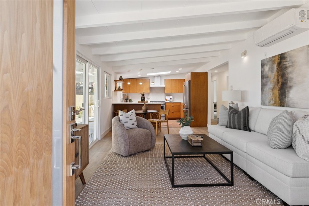 MLS #PW25199194 image #0