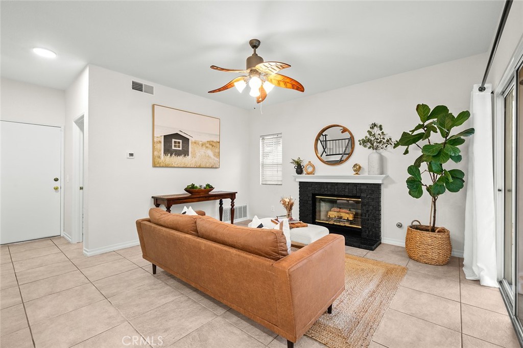 MLS #PW25225245 image #3