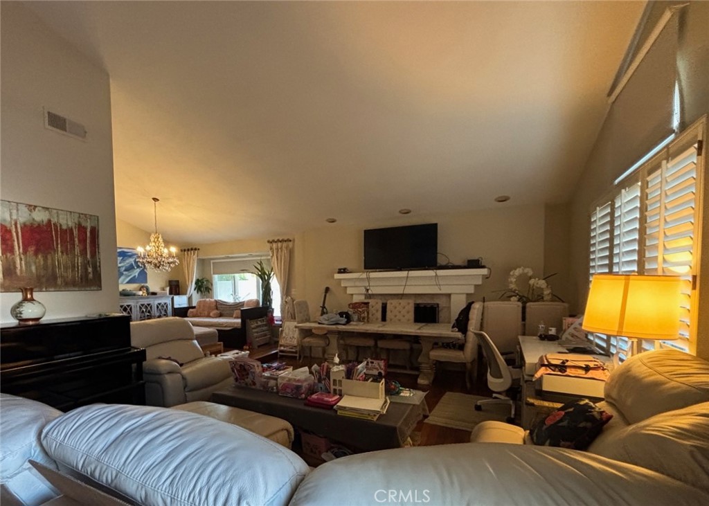 MLS #PW25225892 image #4