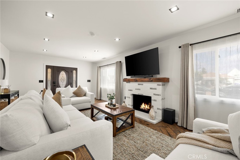 MLS #PW25239402 image #0