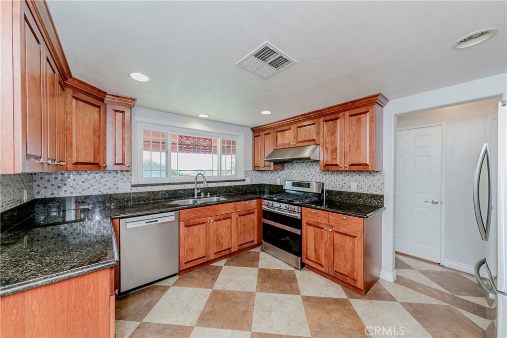 MLS #PW25251297 image #16