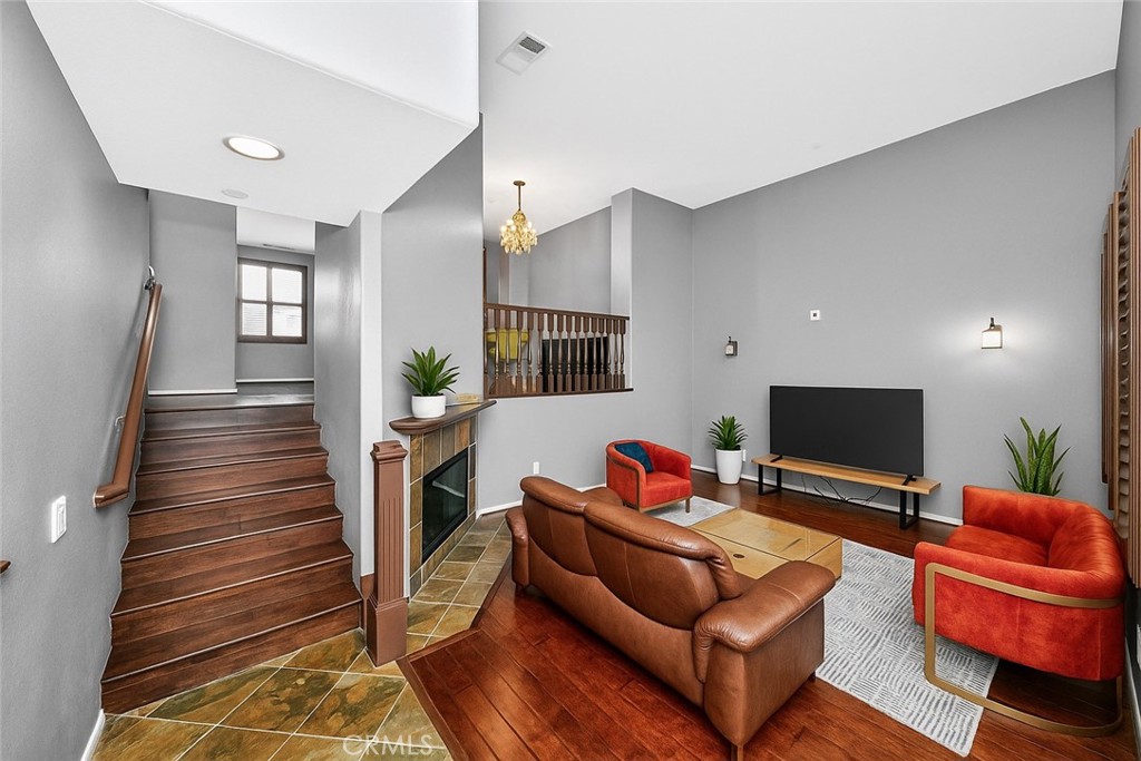 MLS #PW25260363 image #2