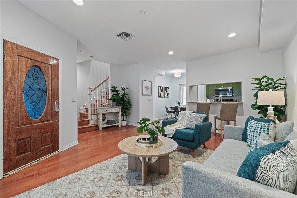 MLS #PW25261302 image #0