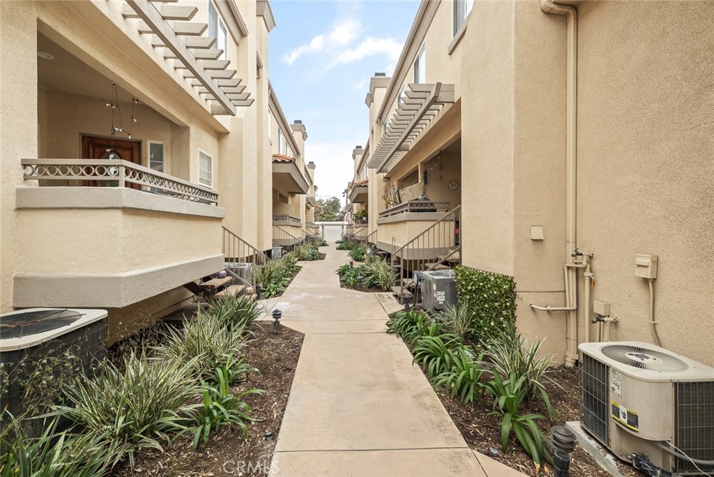 MLS #PW25261302 image #1